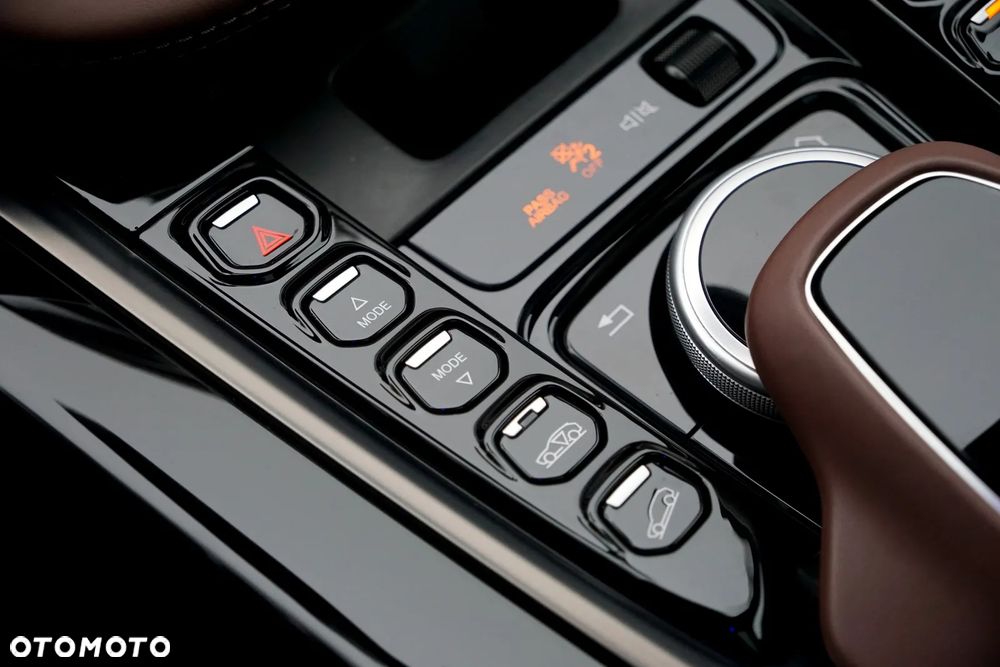 Aston Martin DBX - 38