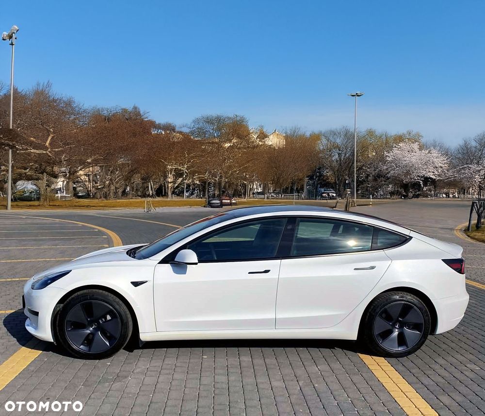 Tesla Model 3 - 1