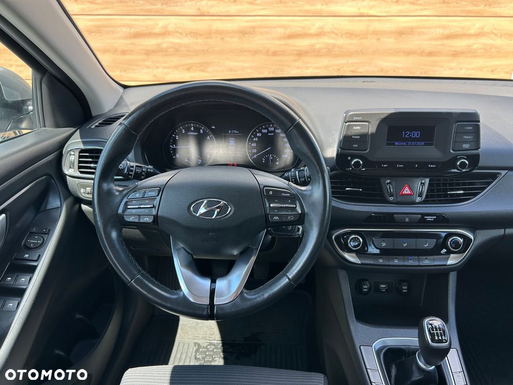 Hyundai i30 1.5 DPI Classic + - 10