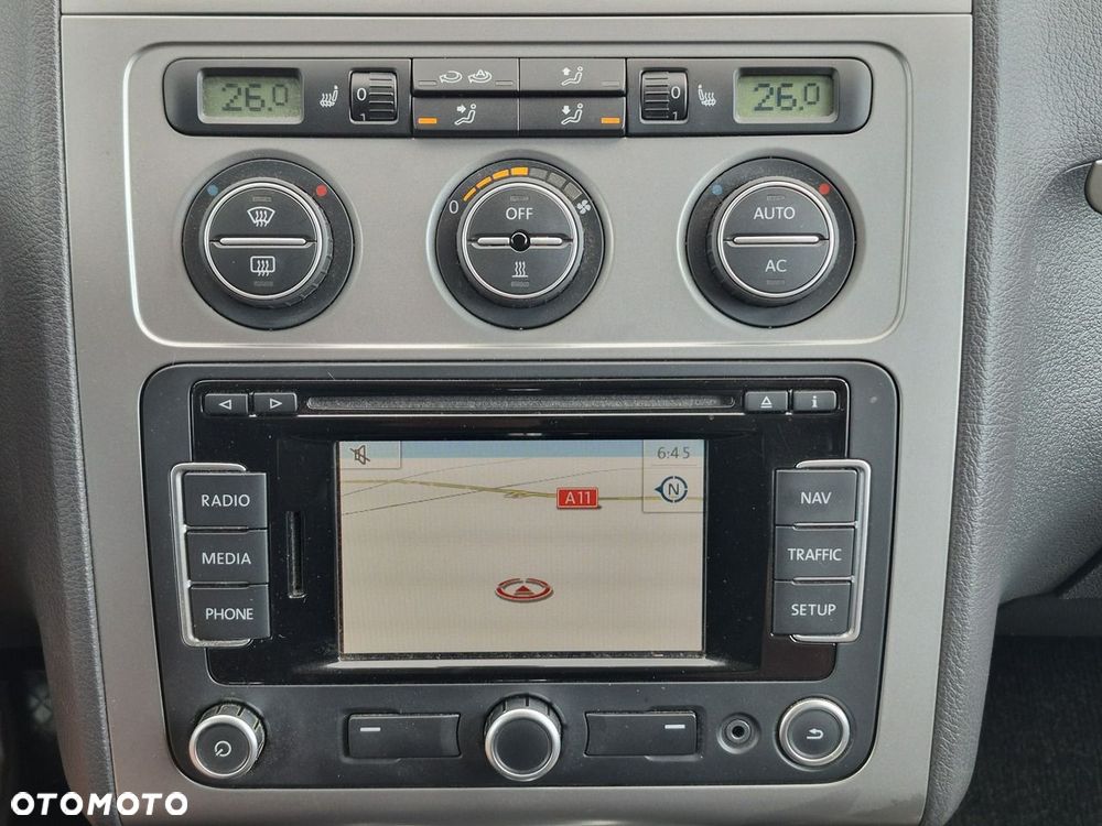 Volkswagen Touran - 25