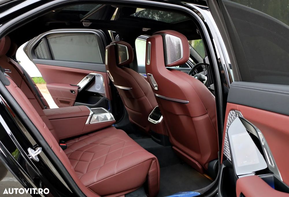 BMW M7 M760e xDrive AT PHEV - 27