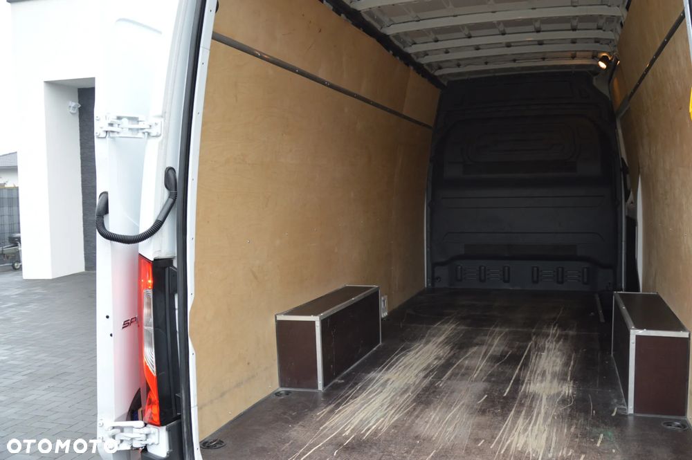 Mercedes-Benz Sprinter - 21