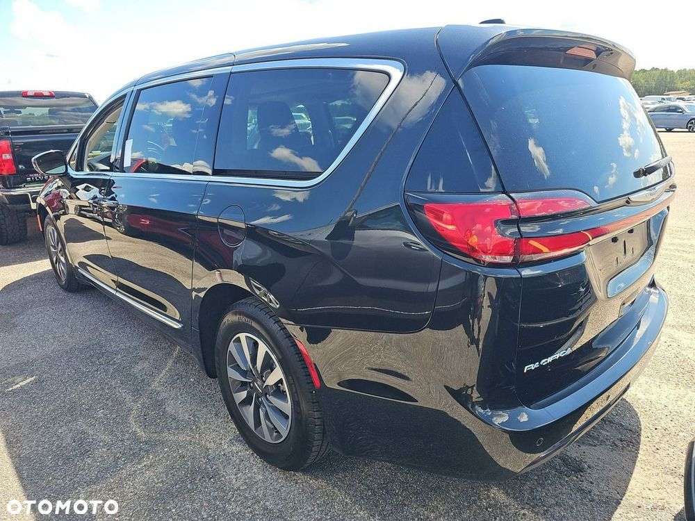 Chrysler Pacifica - 5