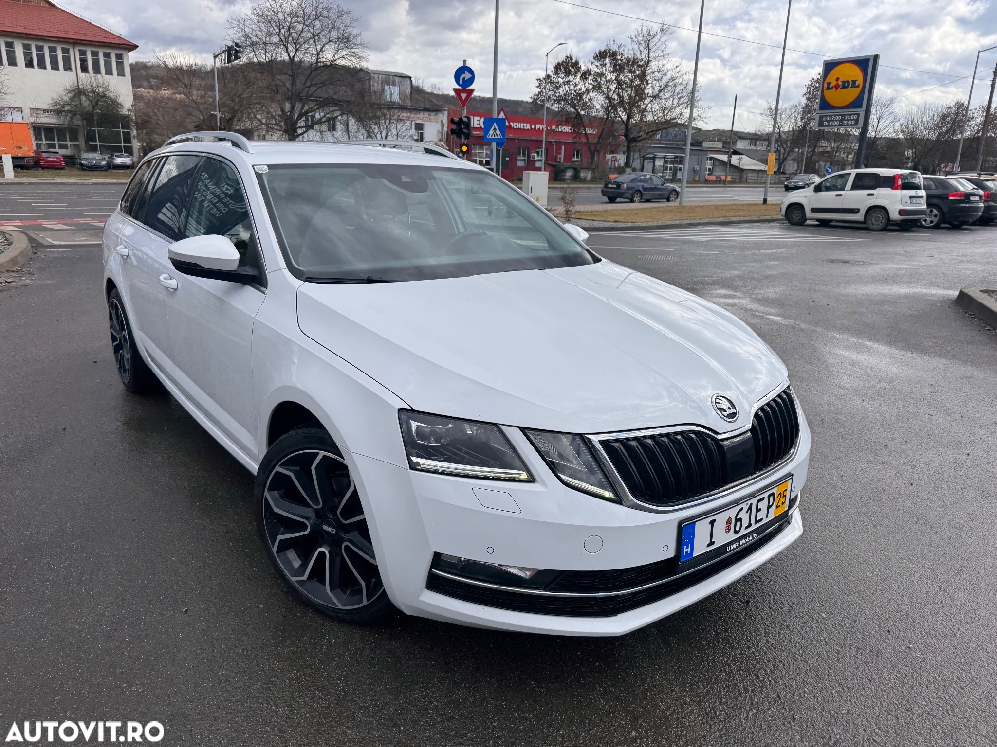 Skoda Octavia Combi Diesel 1.6 TDI Style - 2