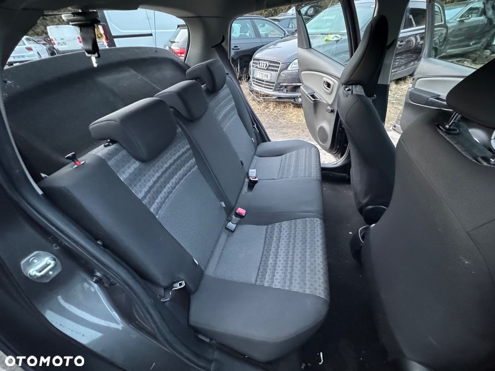 Toyota Yaris - 8