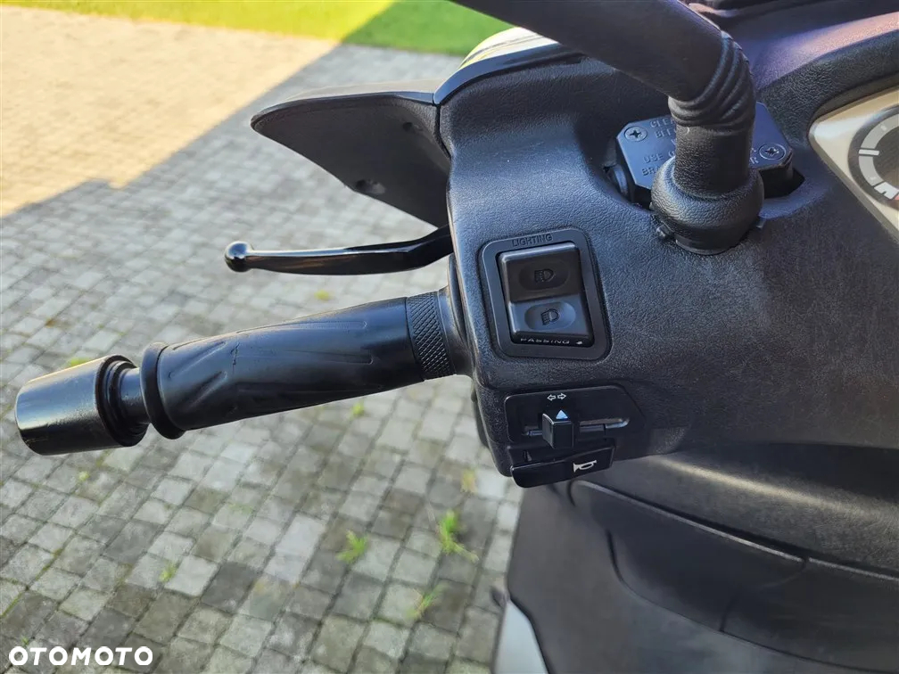 Yamaha X-max - 9