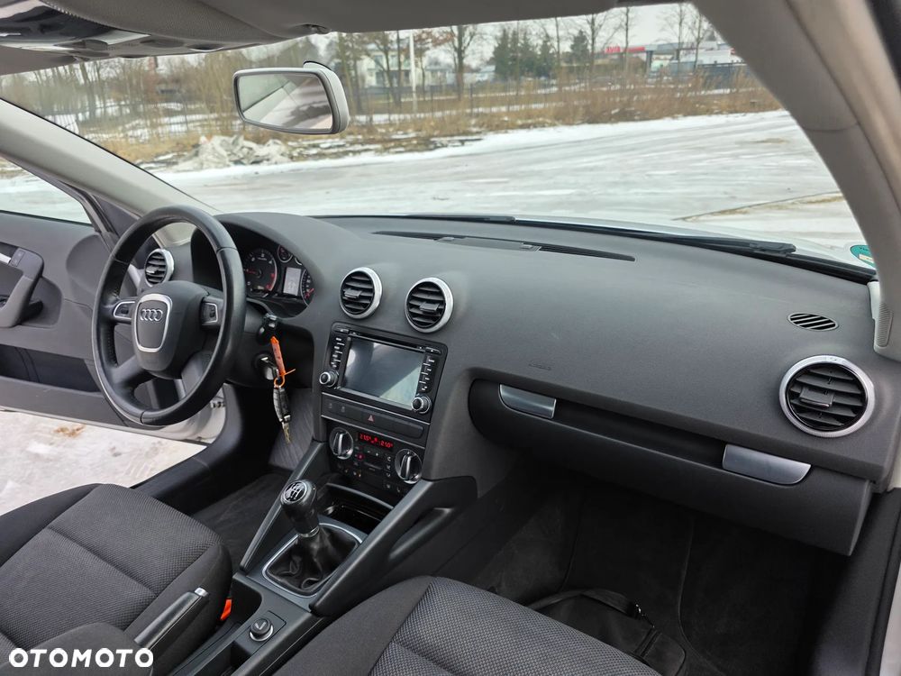 Audi A3 Sportback 2.0 TDI DPF Ambiente - 2