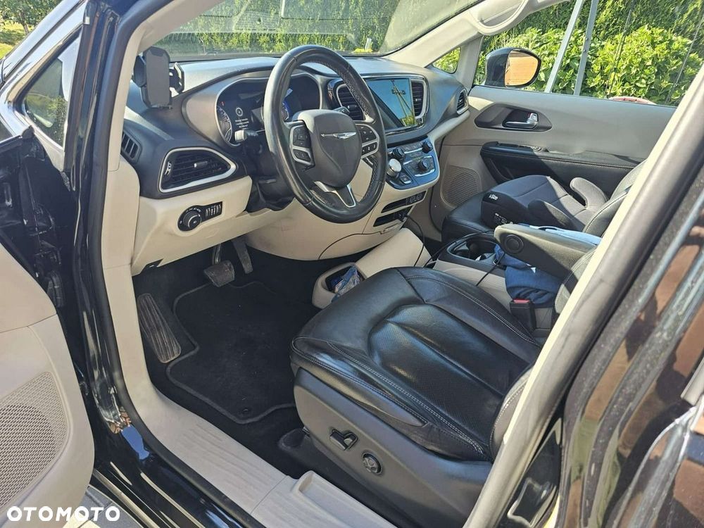 Chrysler Pacifica - 7