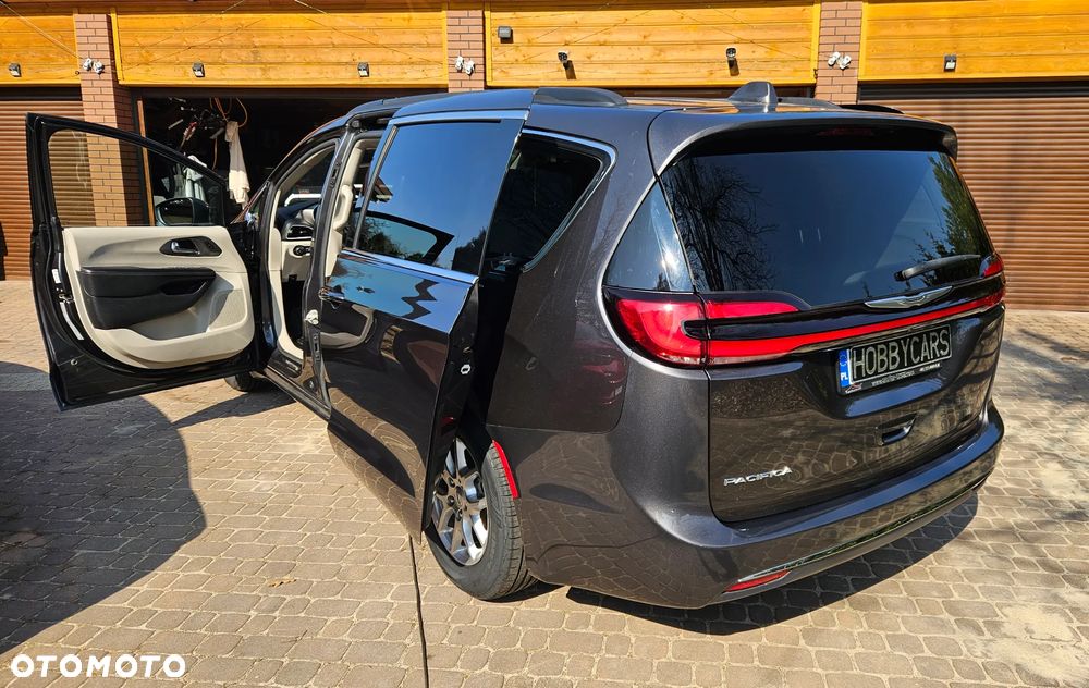 Chrysler Pacifica - 17