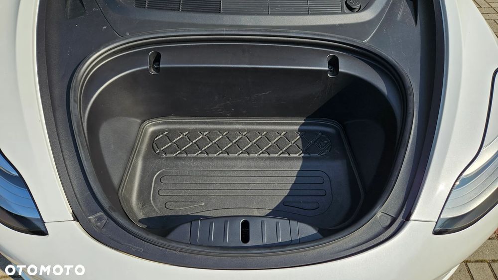 Tesla Model 3 - 33