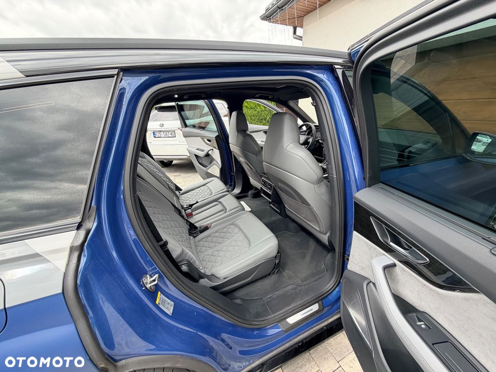 Audi SQ7 - 7