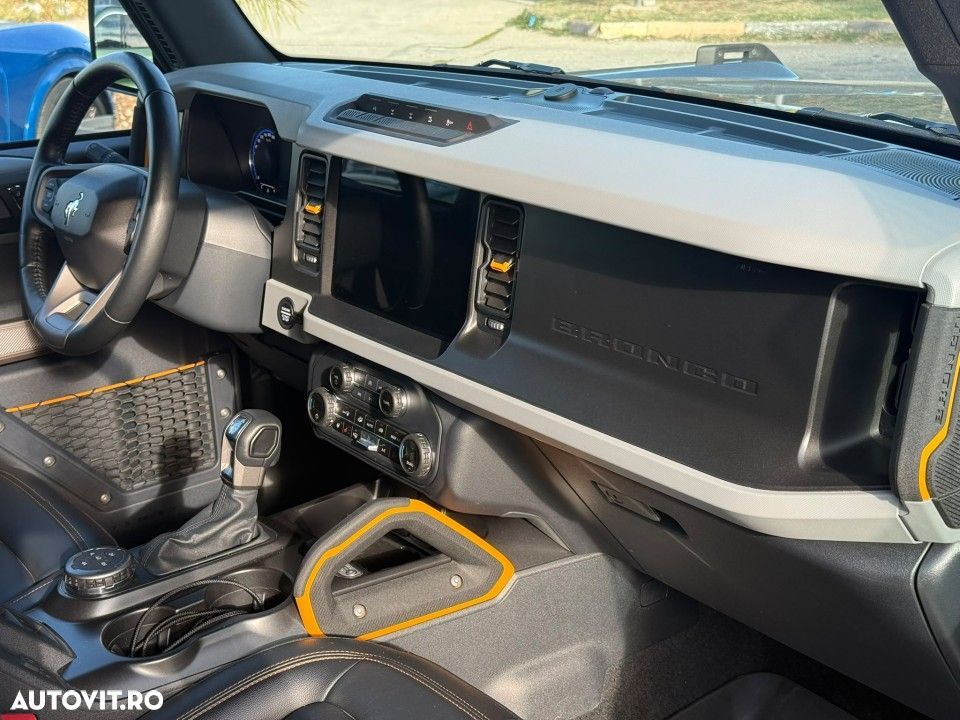 Ford Bronco - 8