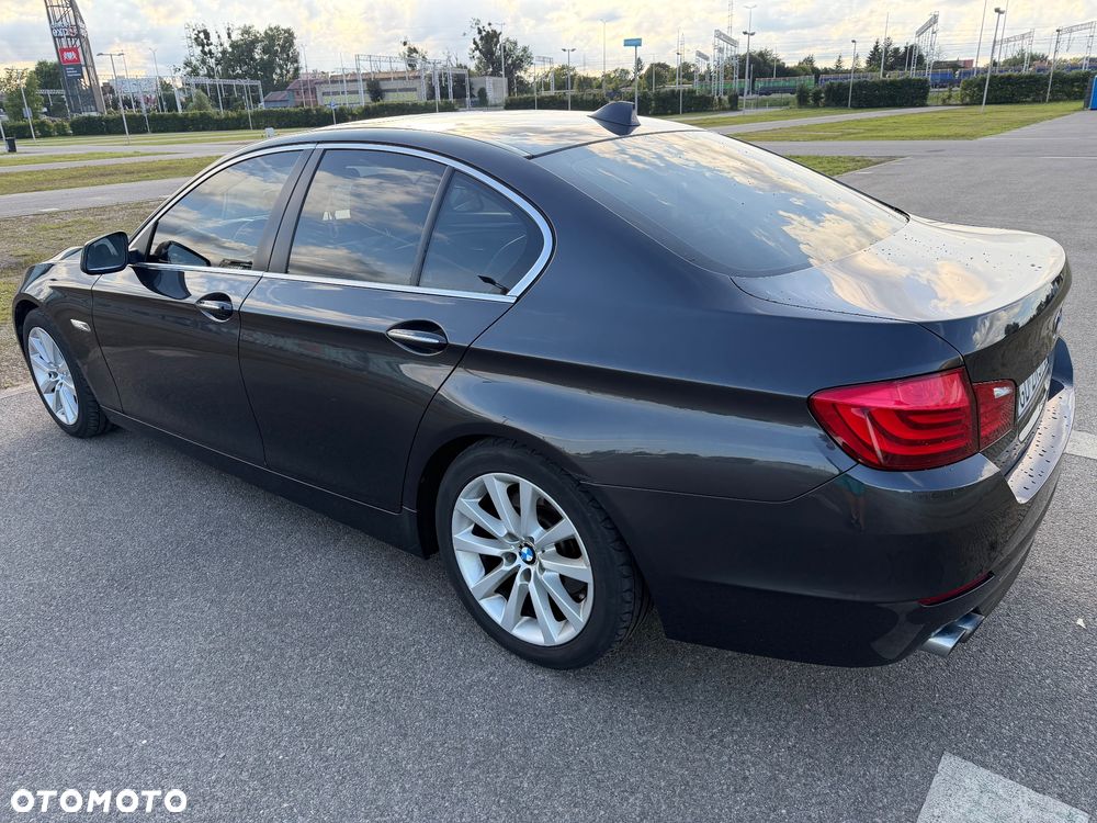 BMW Seria 5 525d xDrive - 12