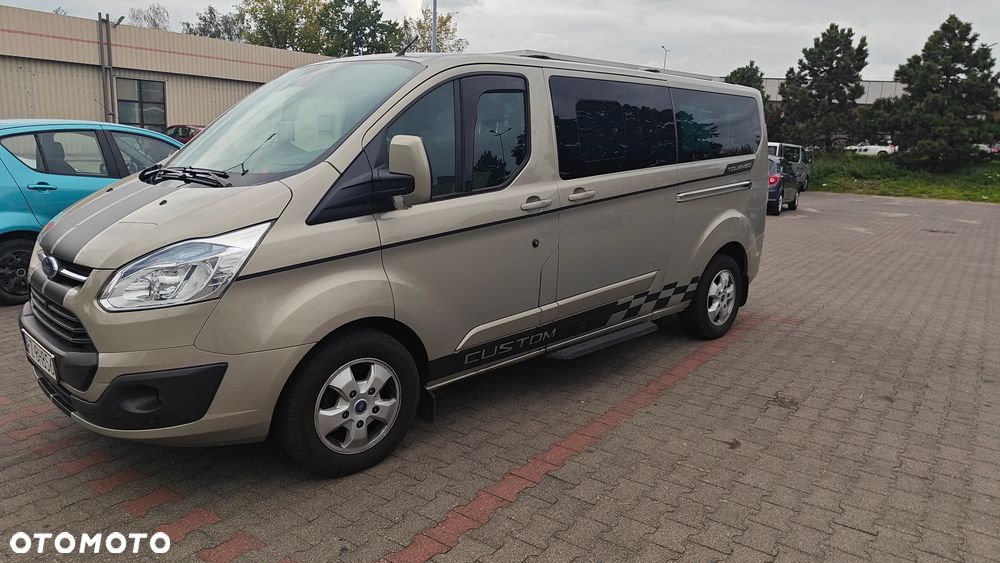 Ford Tourneo Custom - 12