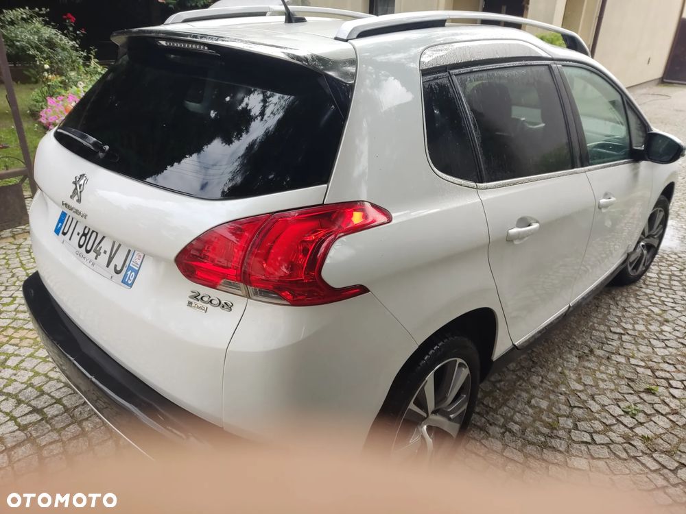 Peugeot 2008 1.2 Pure Tech GPF Allure S&S - 6