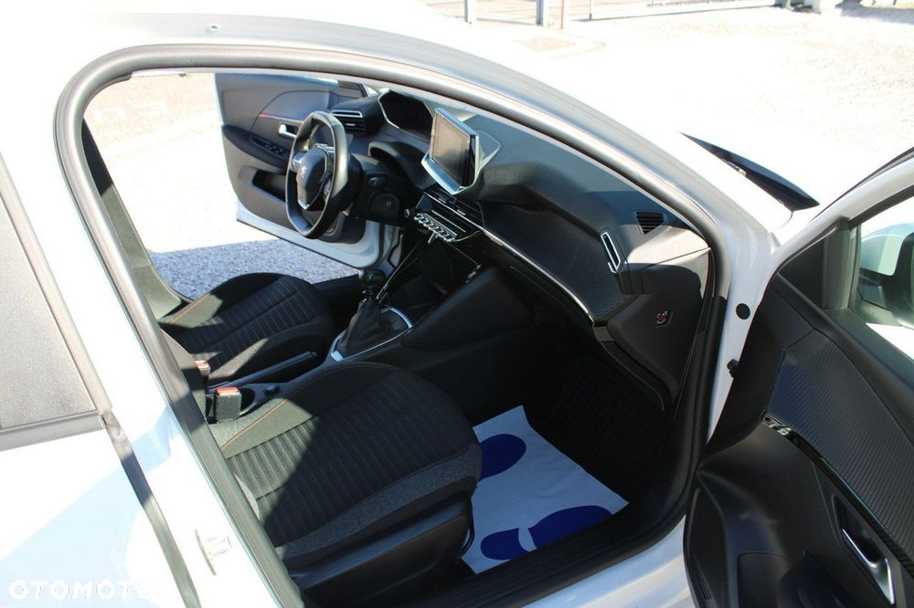 Peugeot 208 - 25