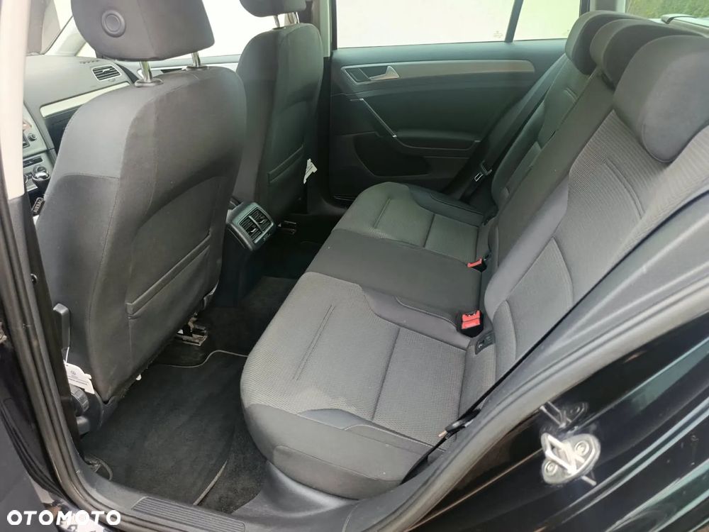 Volkswagen Golf - 10