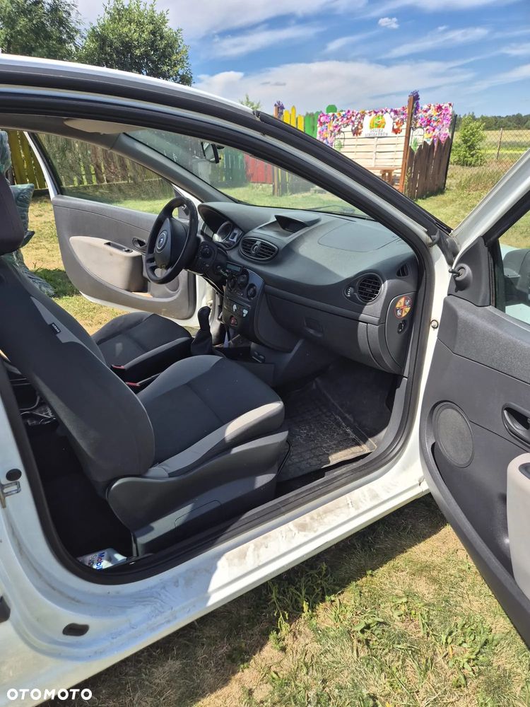 Renault Clio 1.5 dCi Authentique - 11