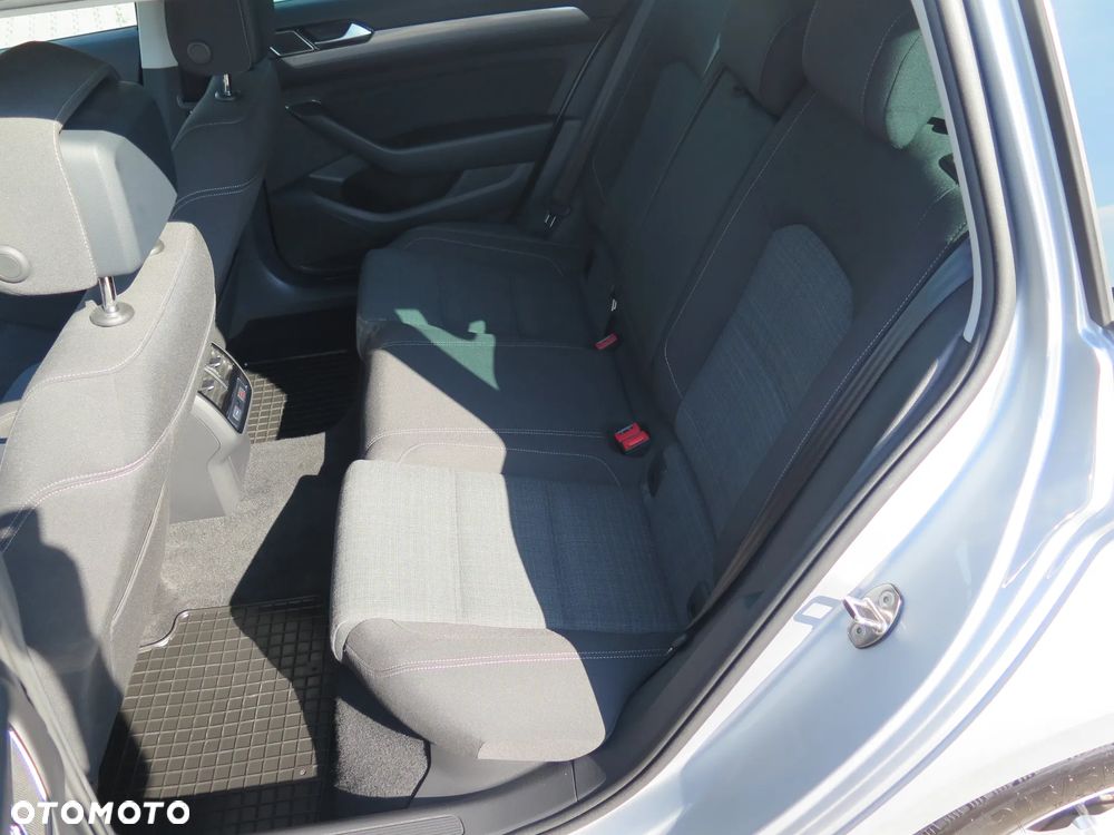 Volkswagen Passat Variant 2.0 TDI 4Mot Elegance DSG - 28