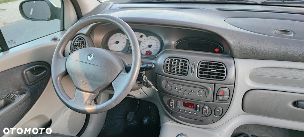 Renault Scenic 2.0 16V Privilege - 14