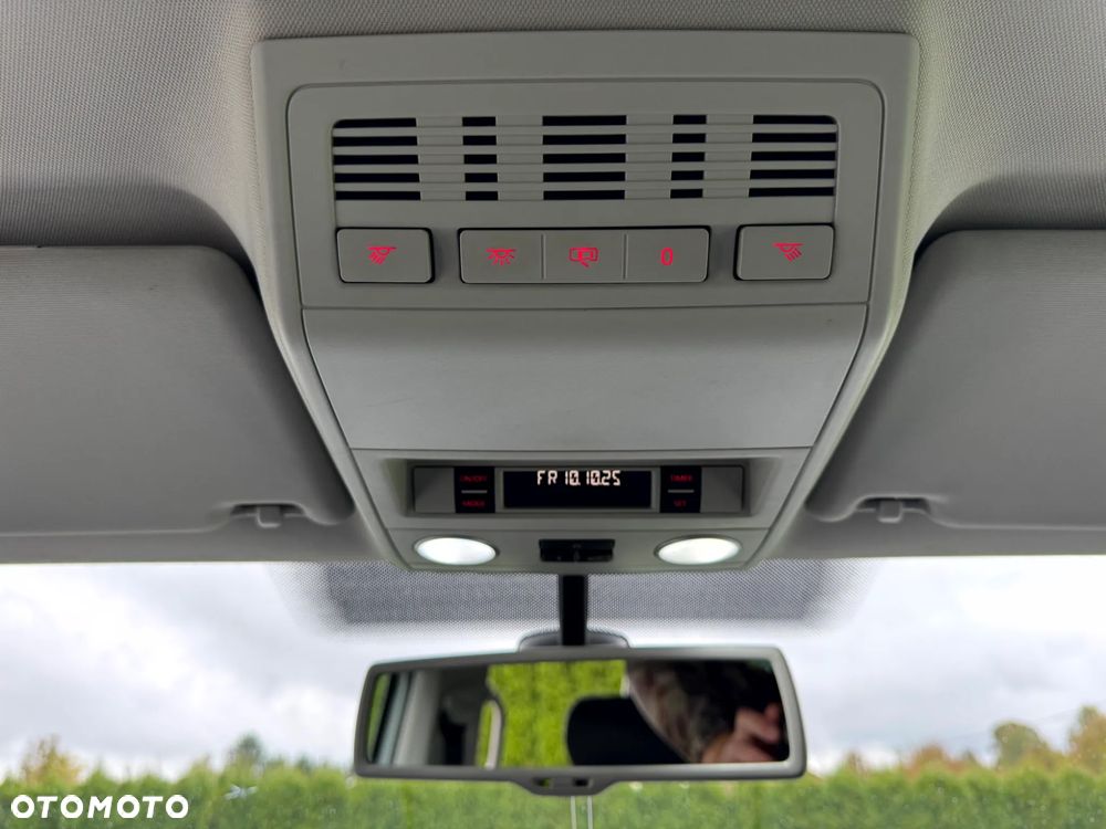 Volkswagen Multivan - 18