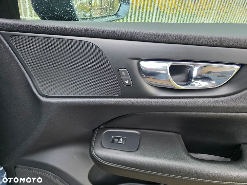 Volvo S60 T6 AWD Momentum Pro - 33