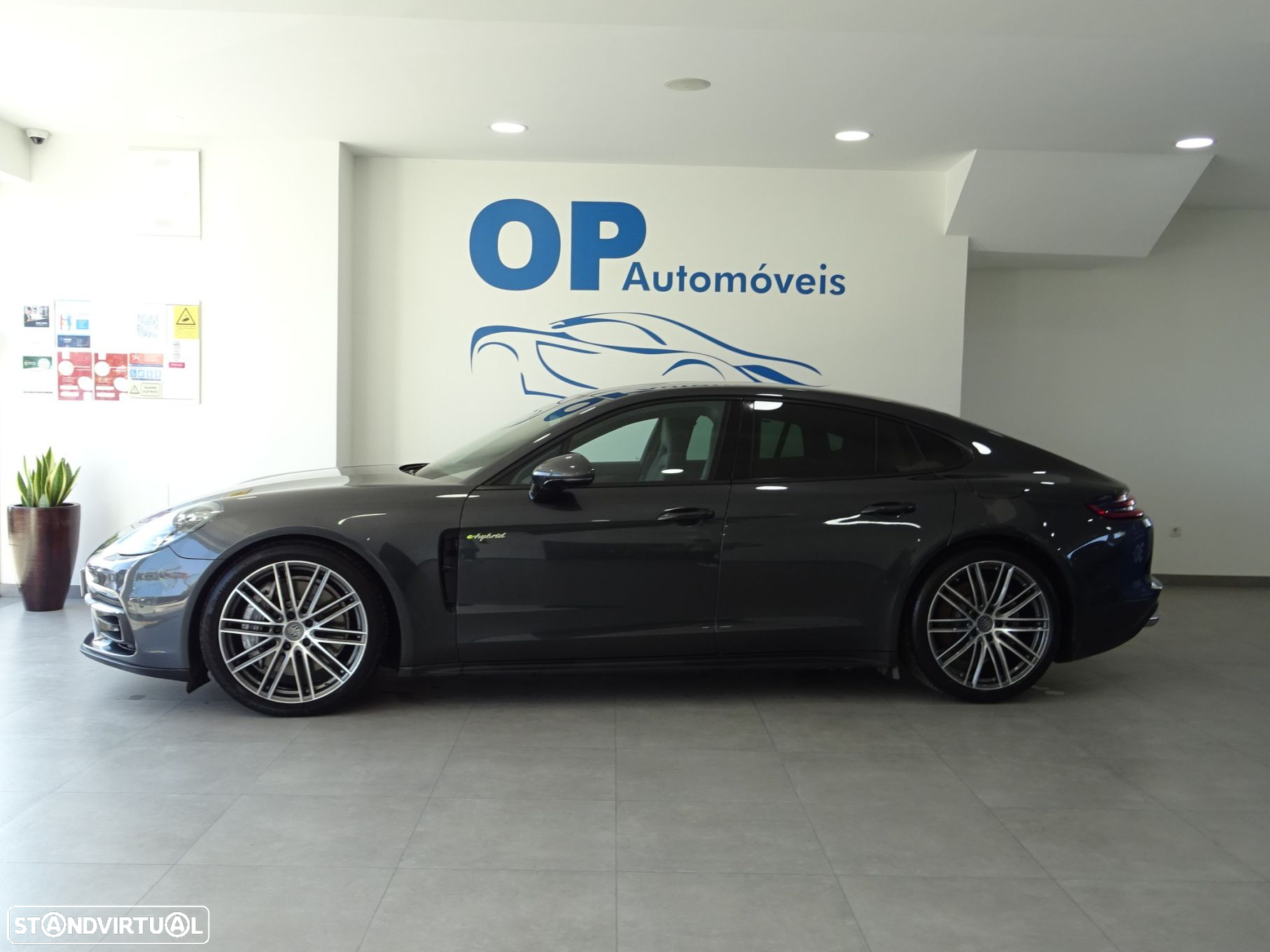 Porsche Panamera 4 E-Hybrid Executive - 3