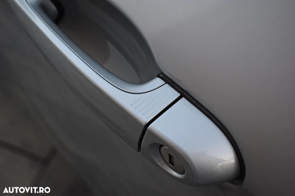 BMW Seria 3 320d Aut. Luxury Line - 17