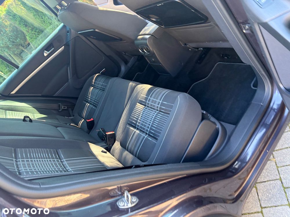 Volkswagen Tiguan - 13