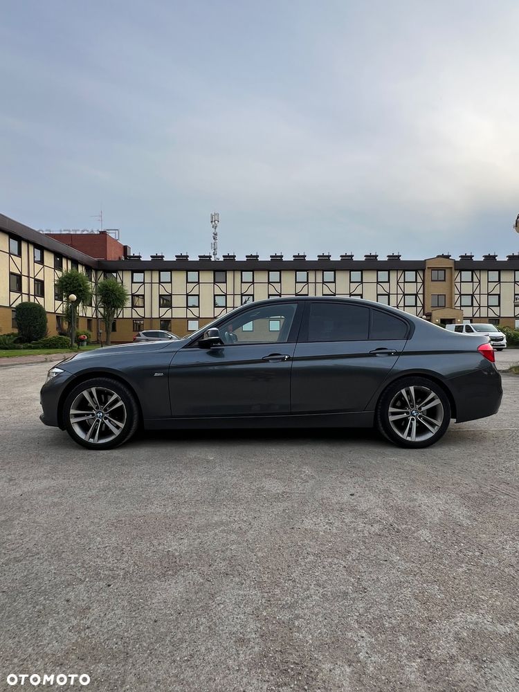 BMW Seria 3 330i Sport - 4