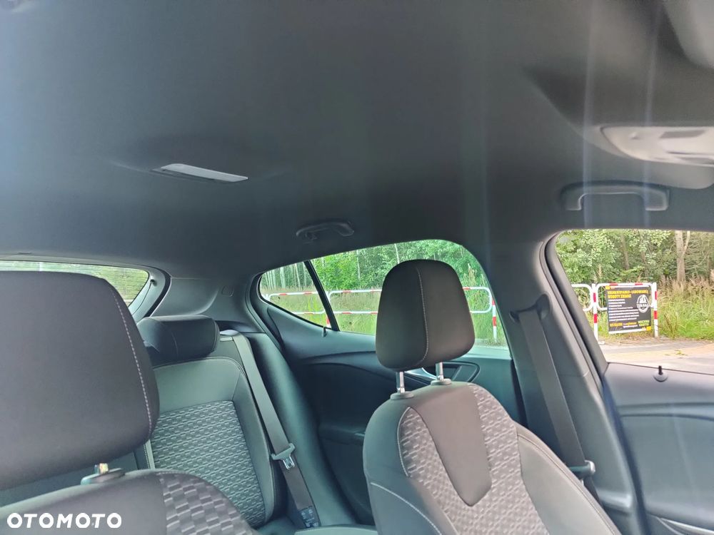 Opel Astra 1.2 T GS Line S&S - 9