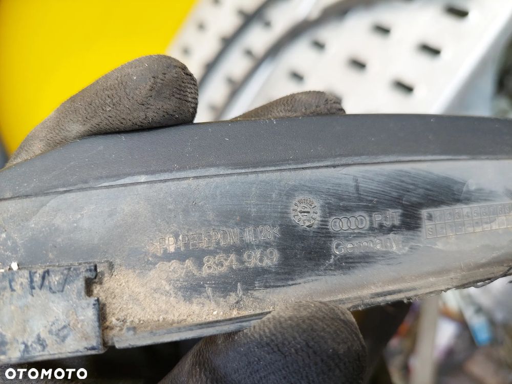 AUDI Q3 83A listwa na błotnik LY9T - 2