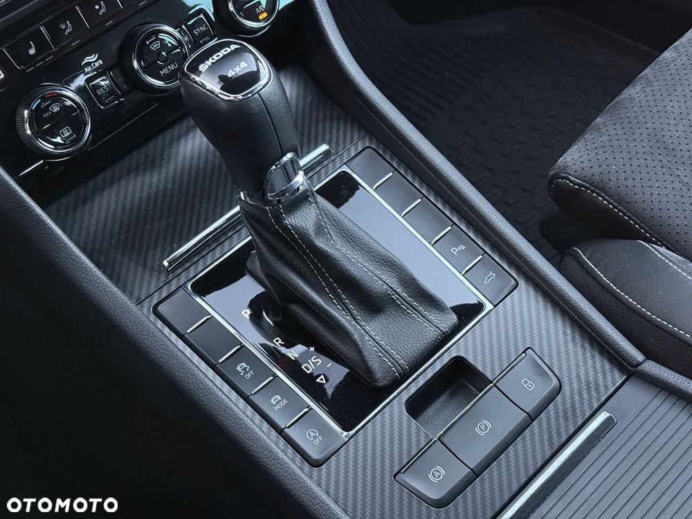 Skoda Superb 2.0 TDI SCR 4x4 Sportline DSG - 21