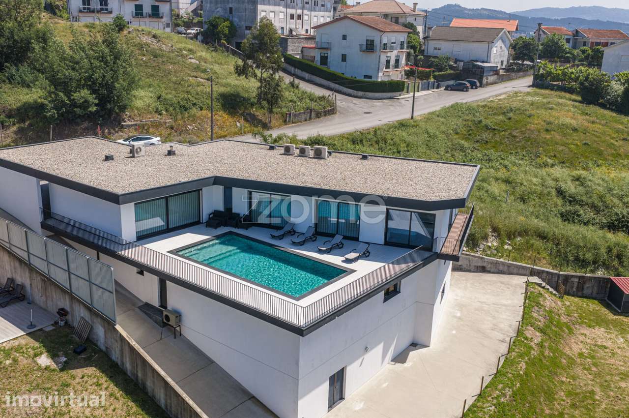 Moradia T3 de luxo com piscina aquecida entre Braga e Guimarães - Grande imagem: 5/56