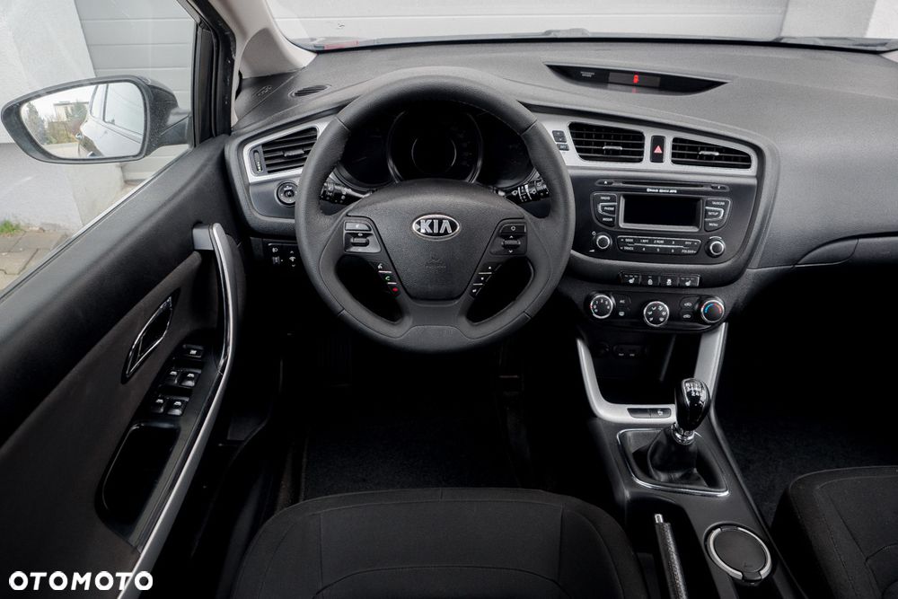 Kia Ceed - 33