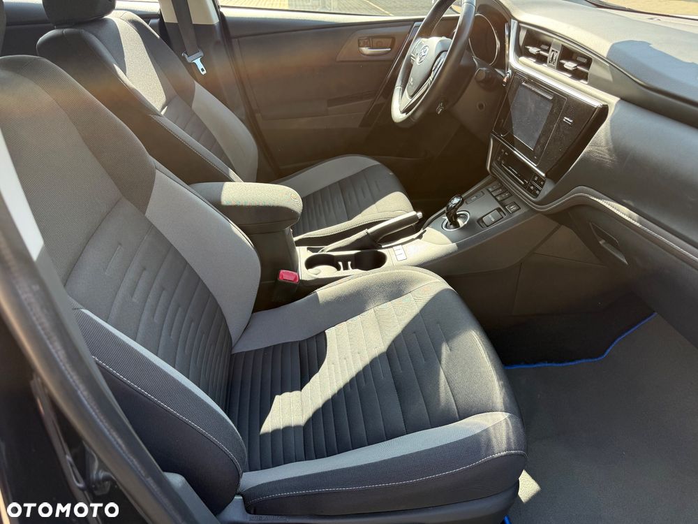 Toyota Auris - 16
