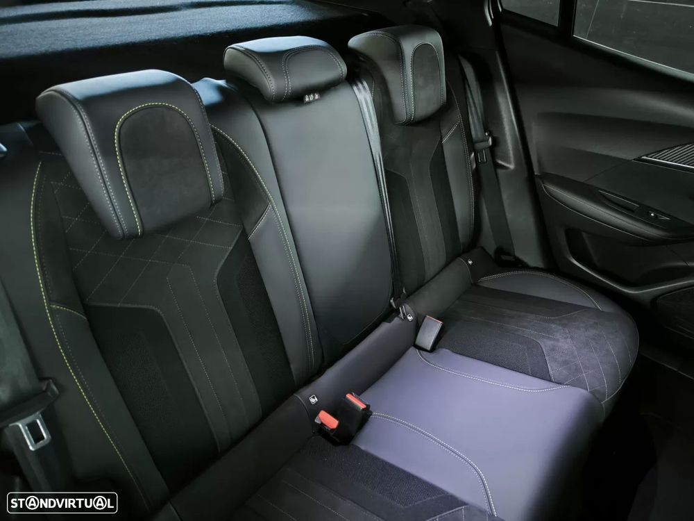 Peugeot 2008 1.5 BlueHDi GT Pack EAT8 - 32
