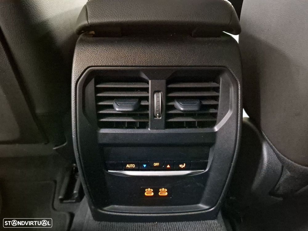 BMW 330 e Pack Desportivo M Auto - 24