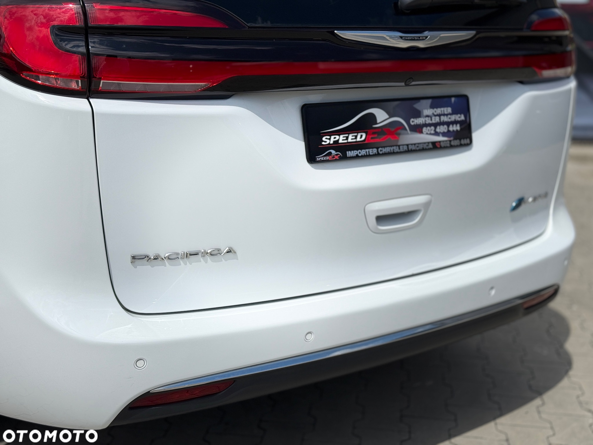 Chrysler Pacifica - 10