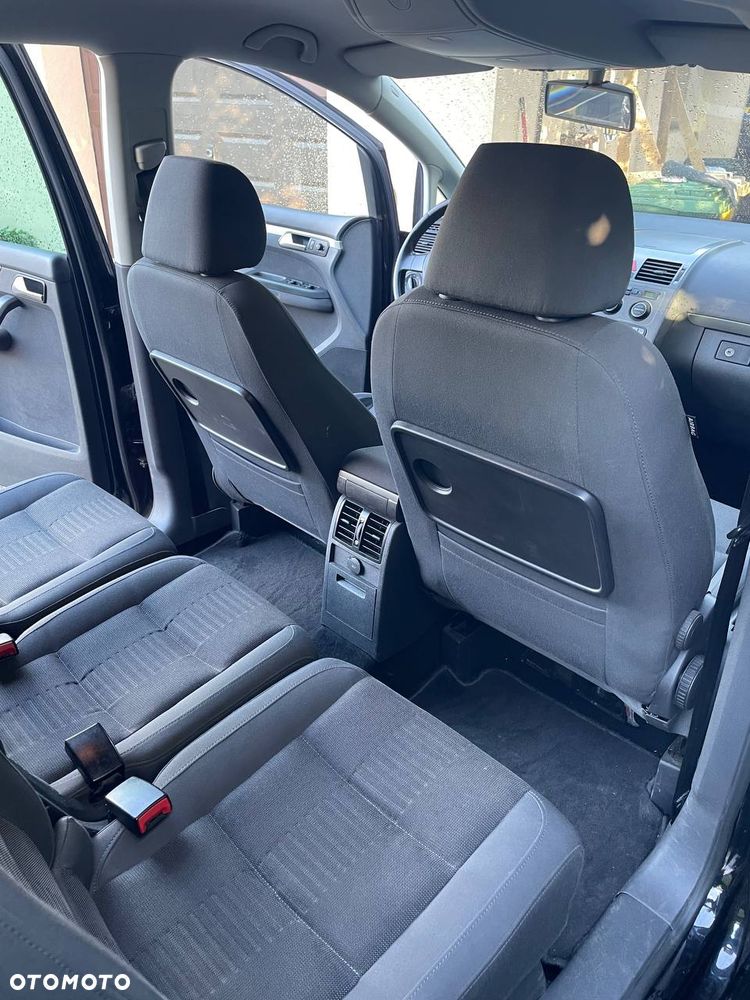 Volkswagen Touran - 25