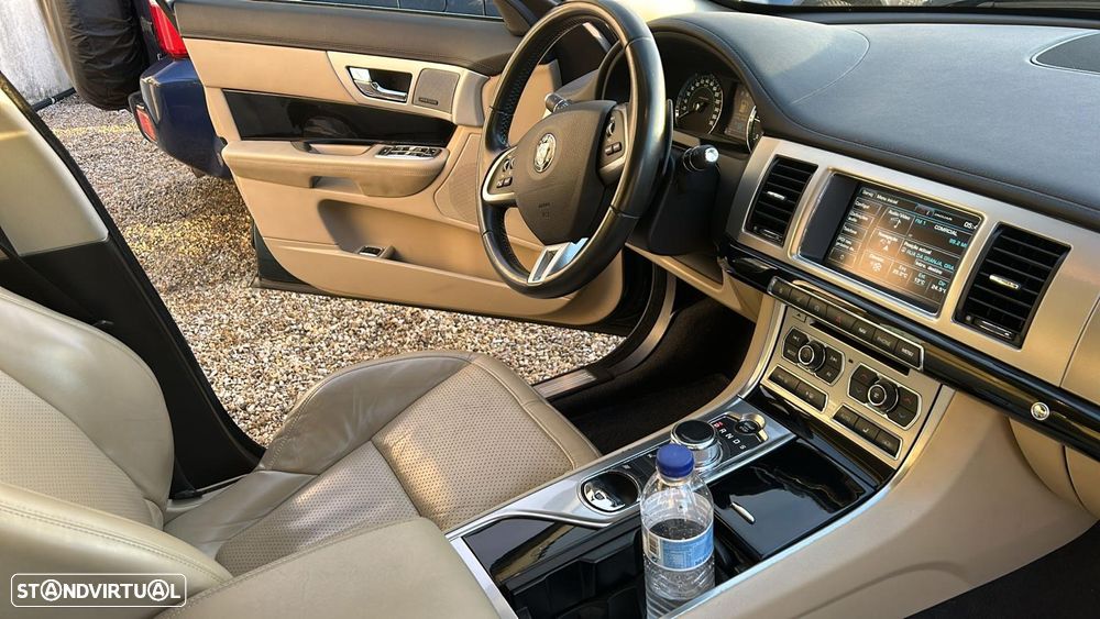 Jaguar XF Sportbrake 3.0 D V6 R-Sport - 6