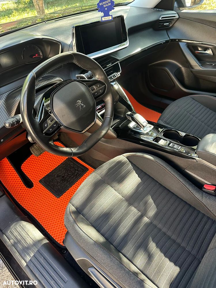 Peugeot 2008 PureTech 130 EAT8 Allure - 6