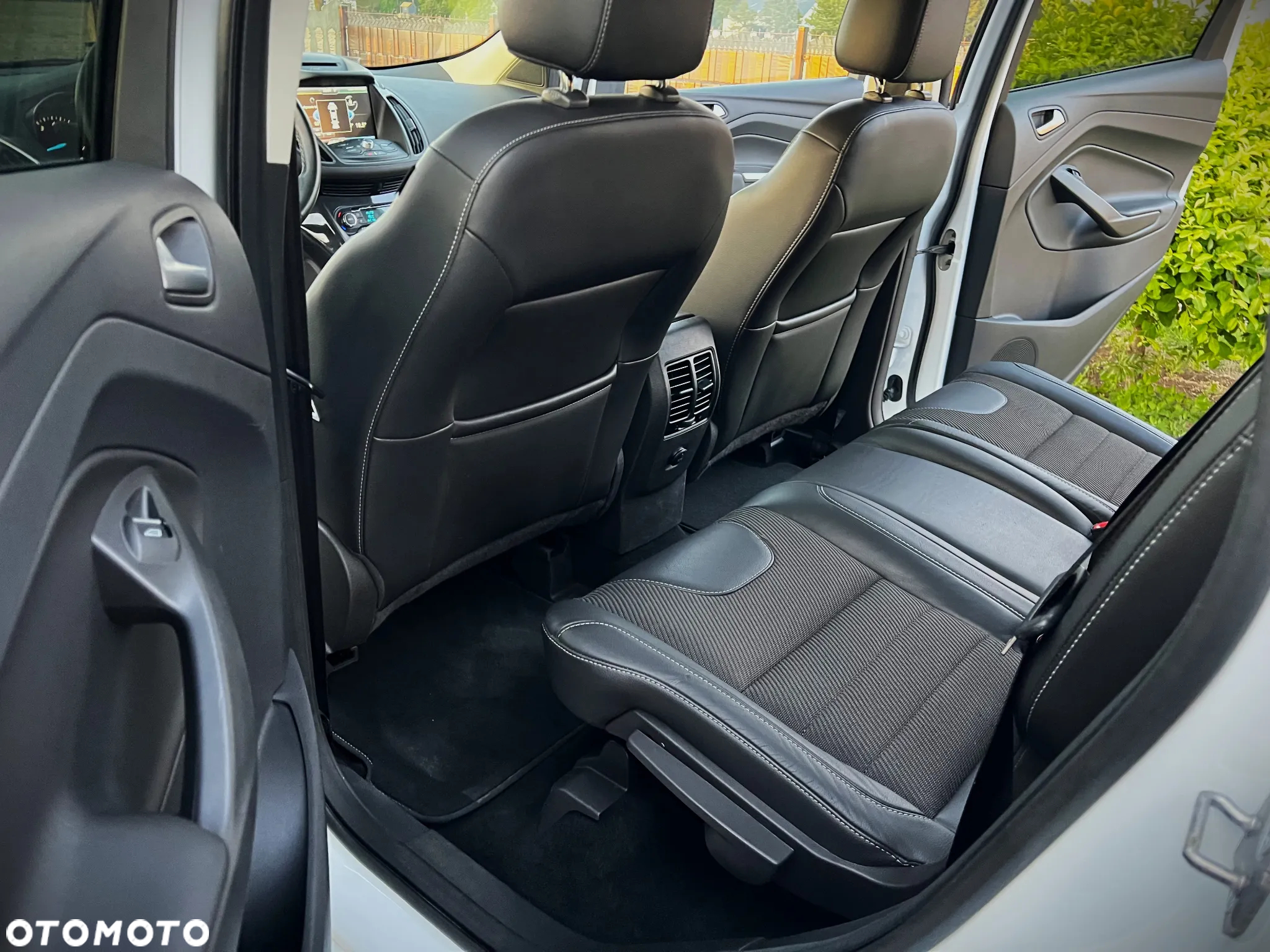 Ford Kuga 1.5 EcoBoost 2x4 ST-Line - 24