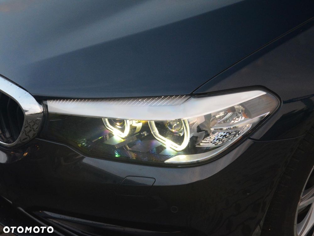 BMW Seria 5 530i xDrive Sport Line sport - 9