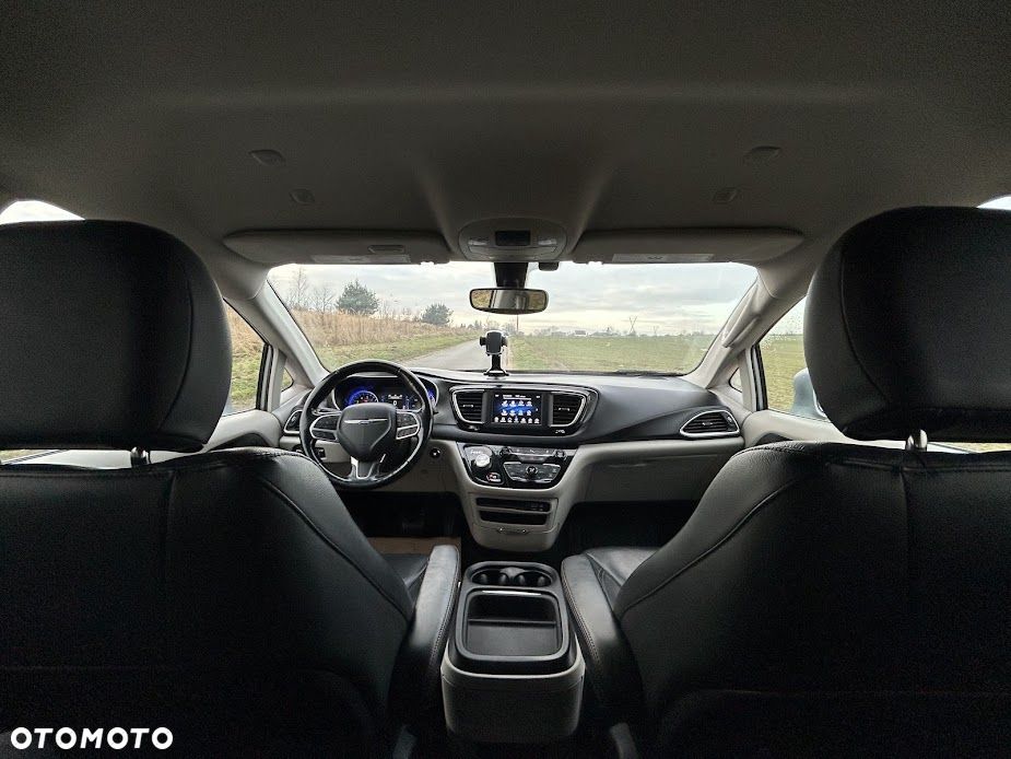 Chrysler Pacifica - 32