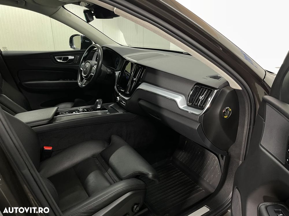 Volvo XC 60 Recharge T6 Twin Engine eAWD R-Design Expression - 10