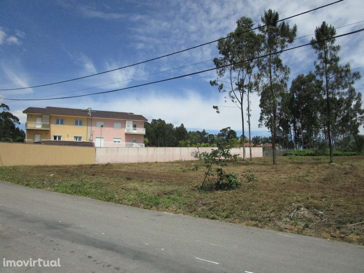 Terreno urbano para construção de moradia de 4 frentes, Argoncilhe - Grande imagem: 2/4