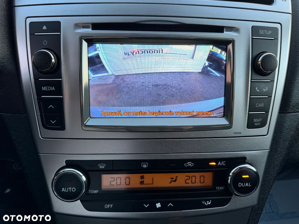 Toyota Avensis 1.6 Comfort - 31