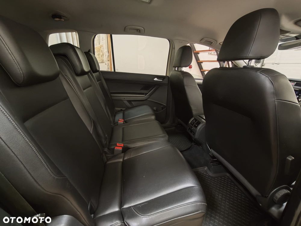 Volkswagen Touran - 24