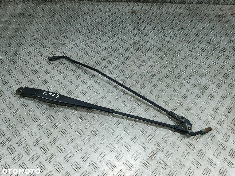 RAMIE WYCIERACZKI PRZÓD PEUGEOT 107 - 1